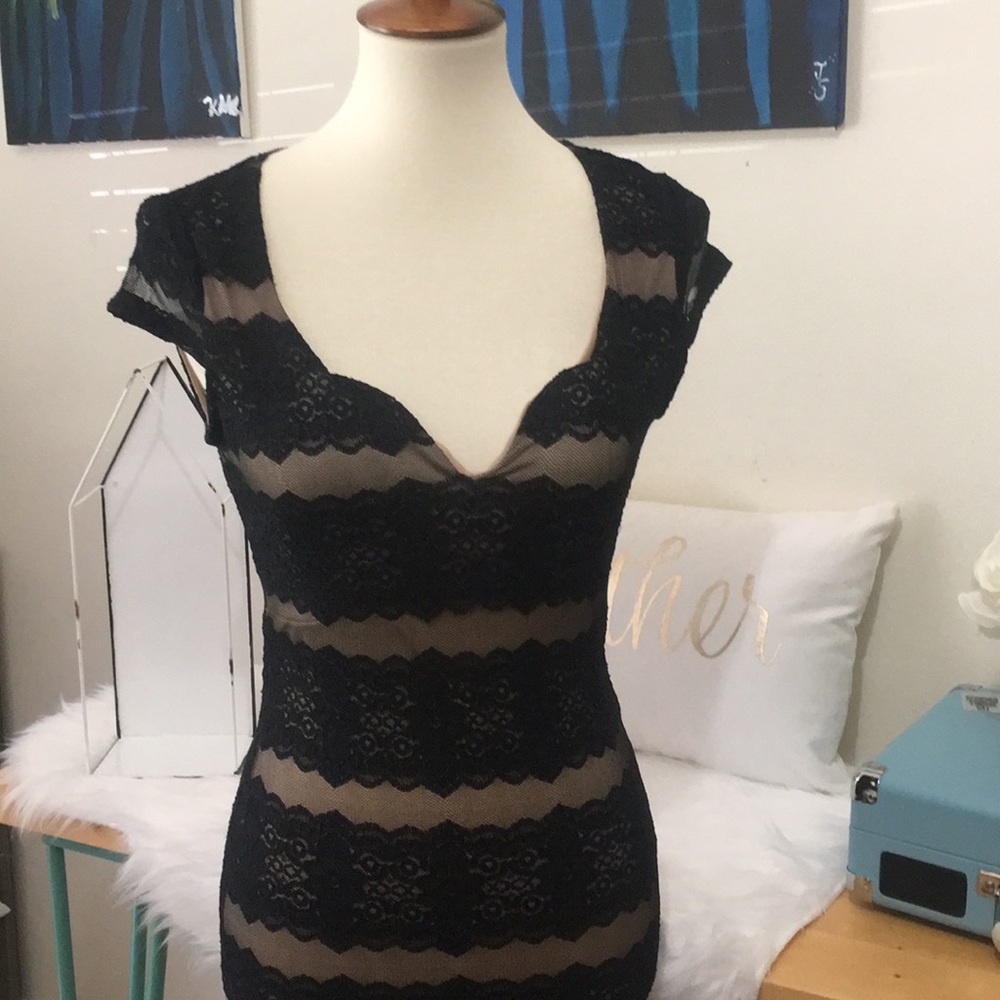 Love Culture‎ 💕 black lace open back midi dress